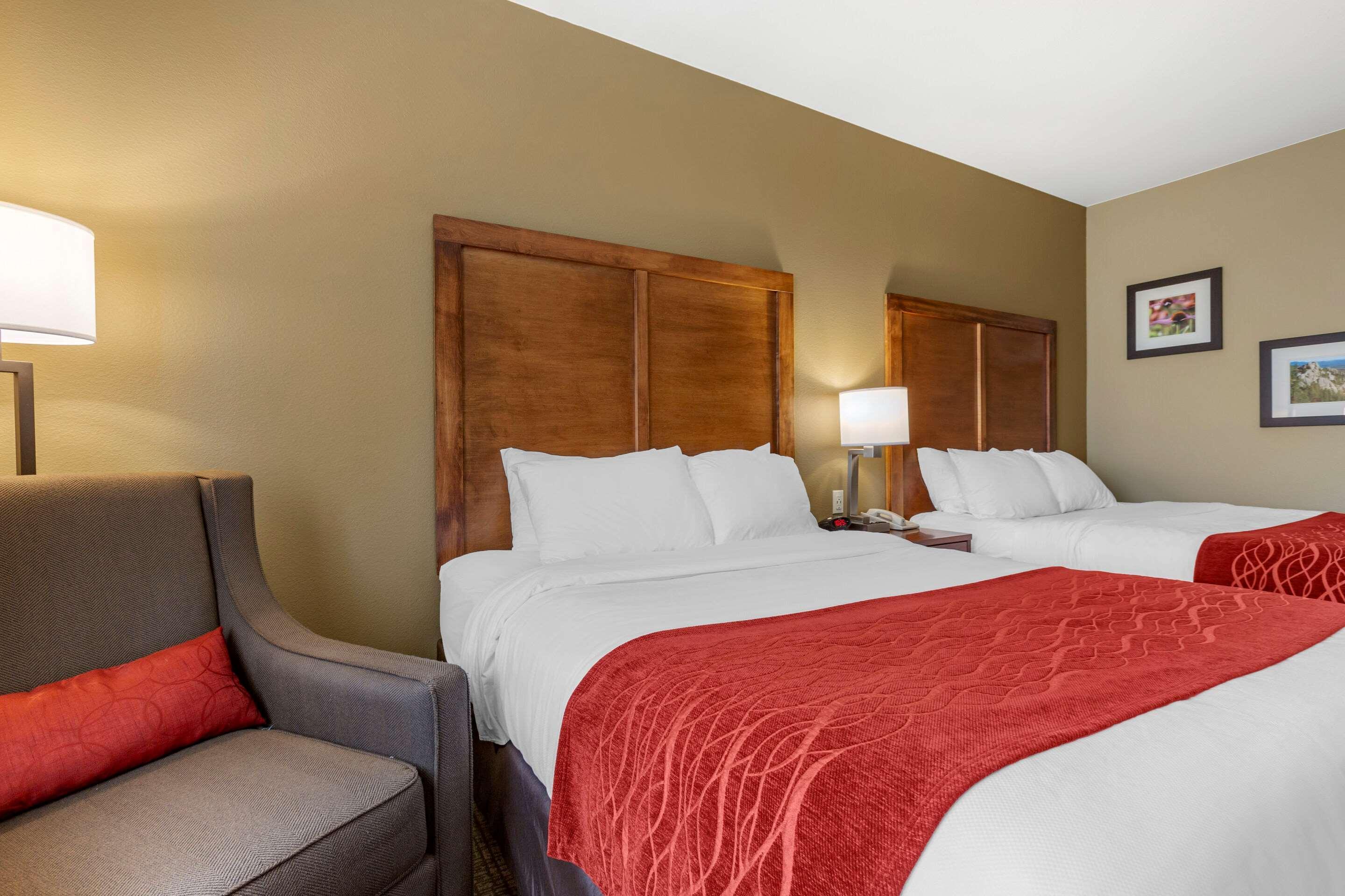 Comfort Inn & Suites Near Mt. Rushmore Hill City Exterior photo